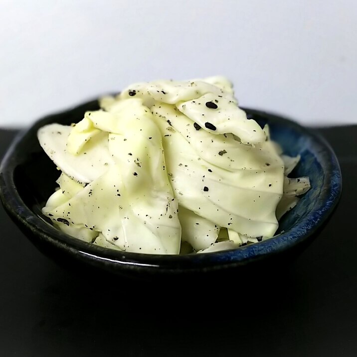 包丁いらず！野菜の簡単おつまみꕥ黒ごまキャベツ